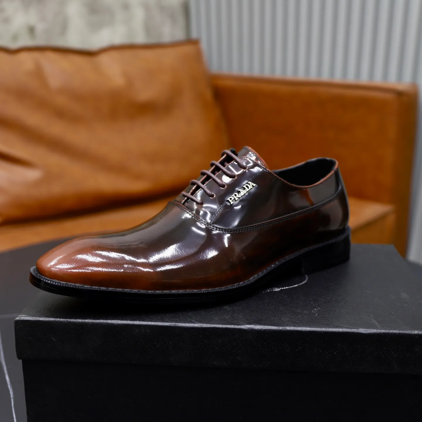 Ex-factory price: 540💰🙅‍♂️🙅‍♂️🙅‍♂️ Brand: PRADA Standard code: Men's code 38-44 (45 can be customized) Grade: Same style as the official website Original order quality Material: Original cowhide surface Comfortable cowhide lining Original outsole Style category: Men's fashionable casual leather shoes Distinguished big-name luxury elements Top luxury Color: actual picture color